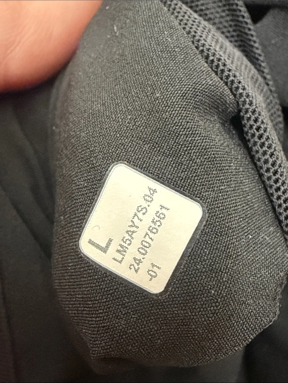 Lululemon men’s black nylon joggers zipper ankle size large.